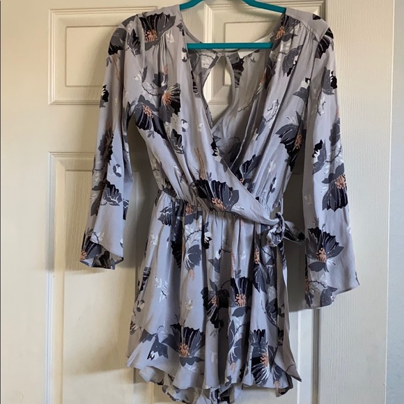 Astr Other - ASTR - Romper size S